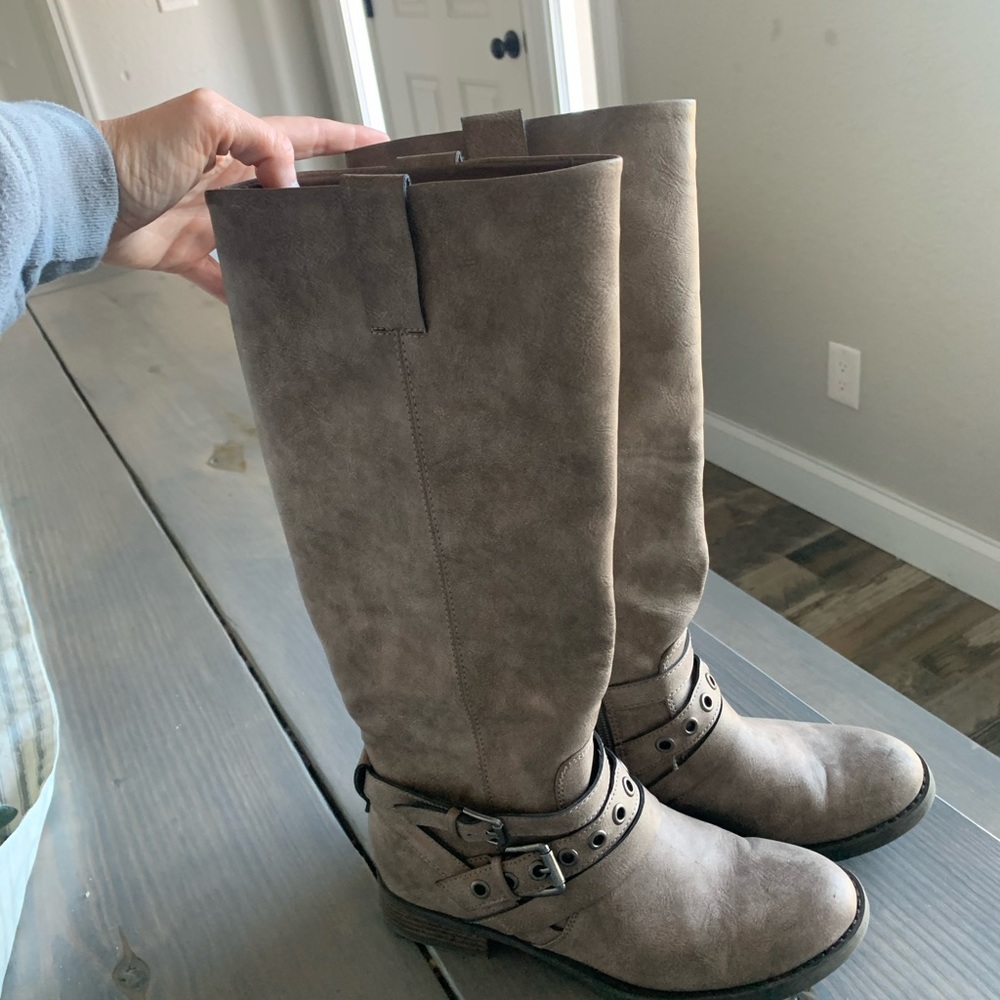 Taupe boots. Only worn once. Great condition!